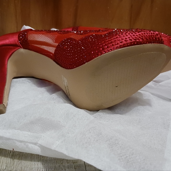 Like-New DREAM PAIRS Red Heels Sz 9 - Picture 12 of 16